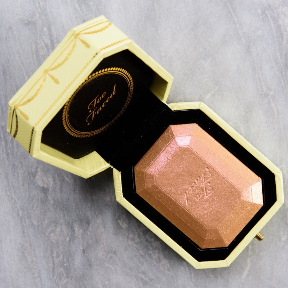 Too faced diamond fire highlighter